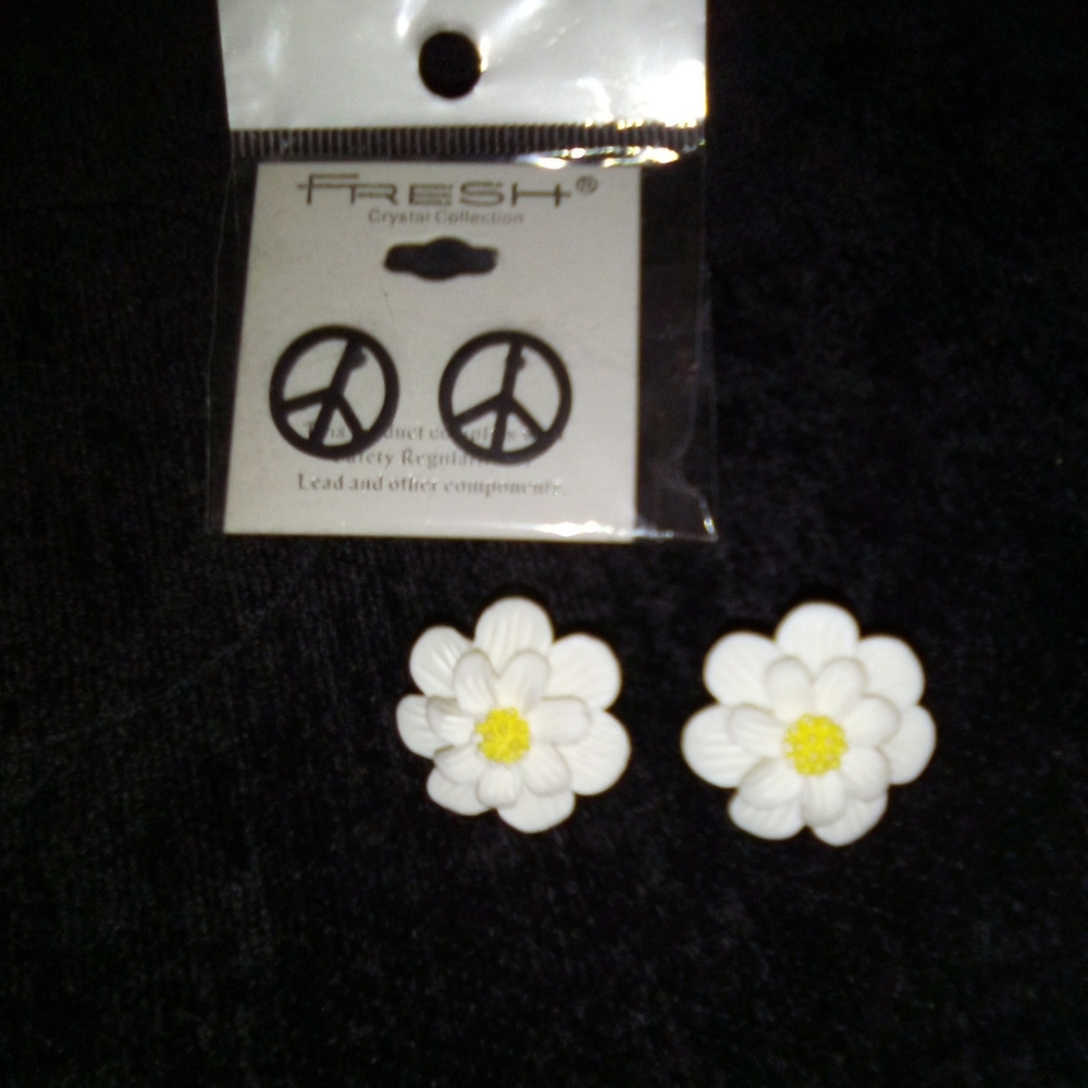 Peace and Flowers 🌻 ☮️ earrings